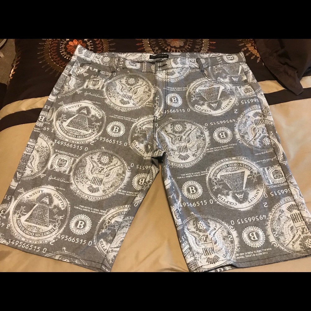 NWOT men’s shorts size 40